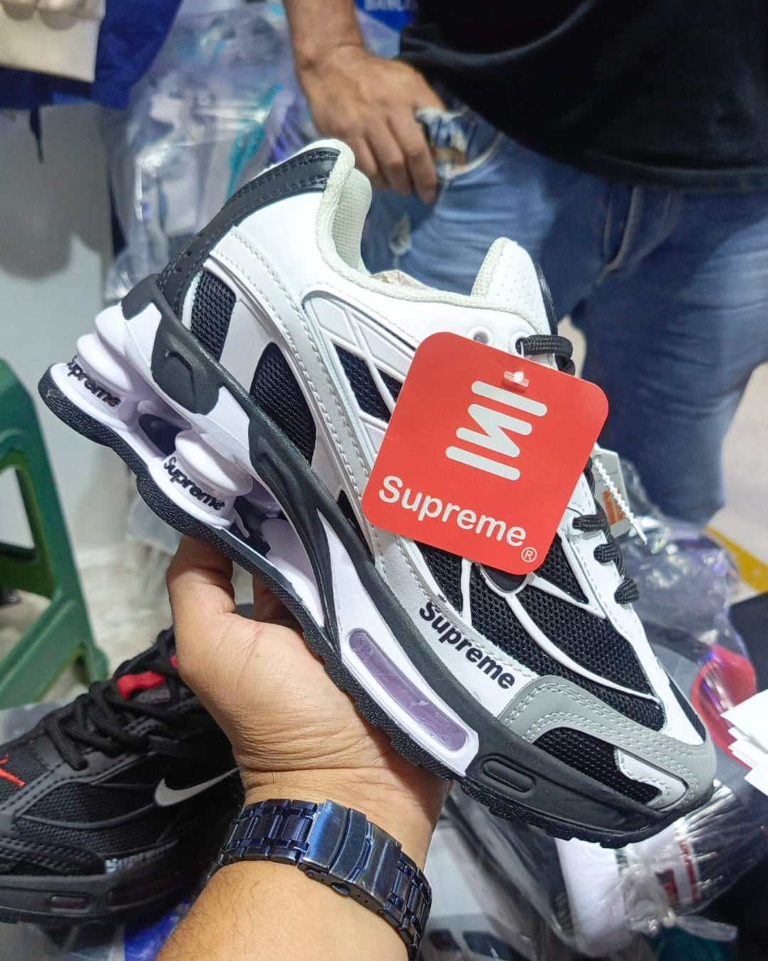 Zapatillas Nike Shox R4 x Supreme Deportivas
