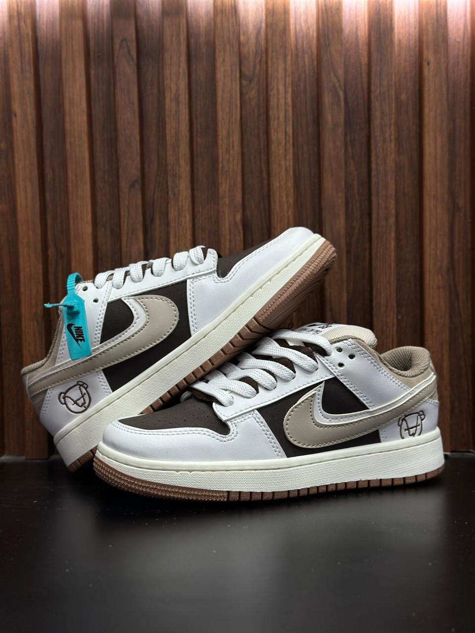 Supreme Nike SB Dunk Low 2025 Skateboard Sneakers