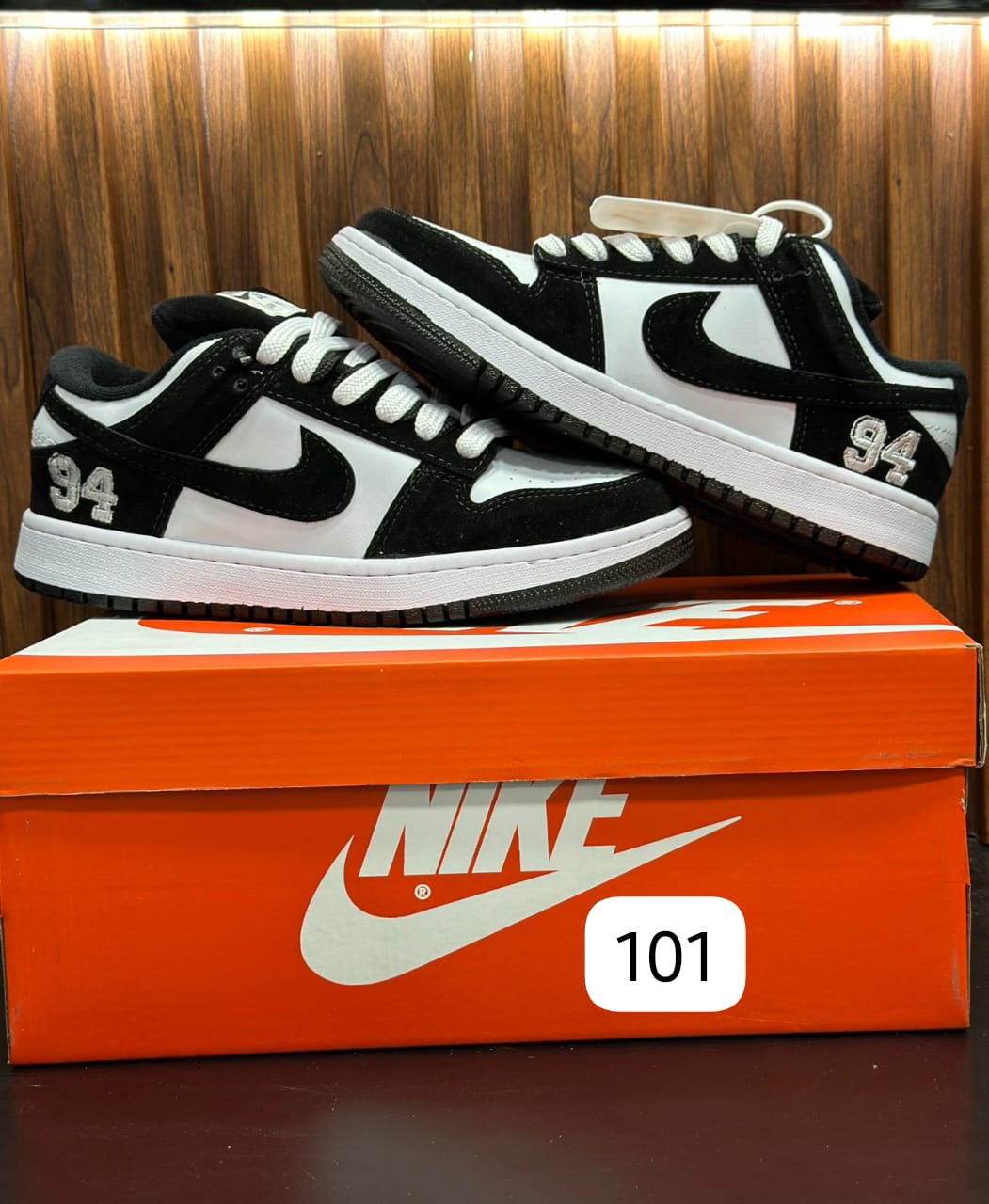 Supreme Nike SB Dunk Low 2025 Skateboard Sneakers