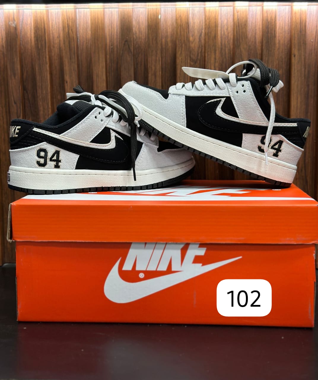 Supreme Nike SB Dunk Low 2025 Skateboard Sneakers