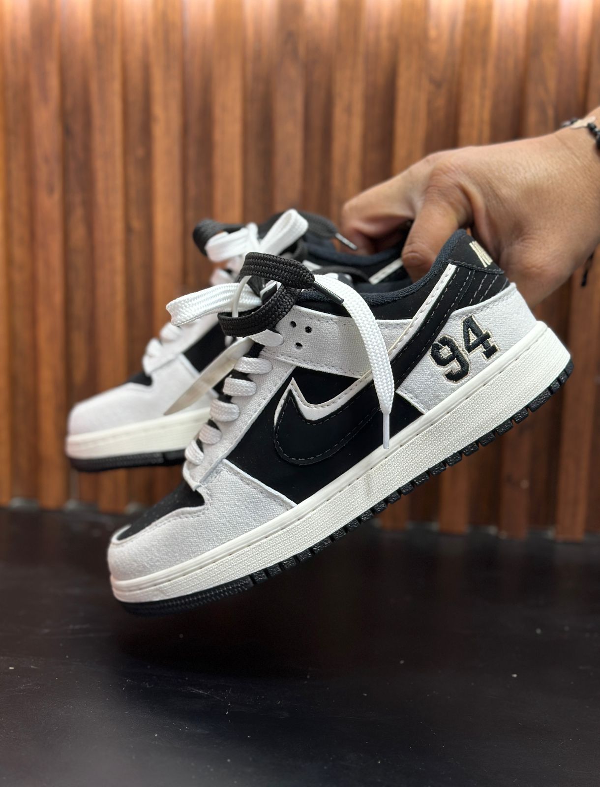 Supreme Nike SB Dunk Low 2025 Skateboard Sneakers