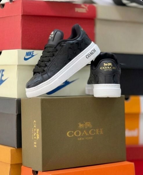 Zapato de Plataforma Coach de Cuero con Hebilla Lateral