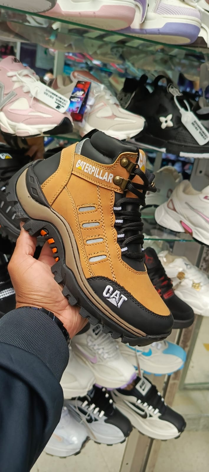 Bota Caterpillar Work de Cuero Sintético para Hombre