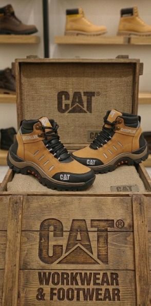 Bota Caterpillar Work de Cuero Sintético para Hombre