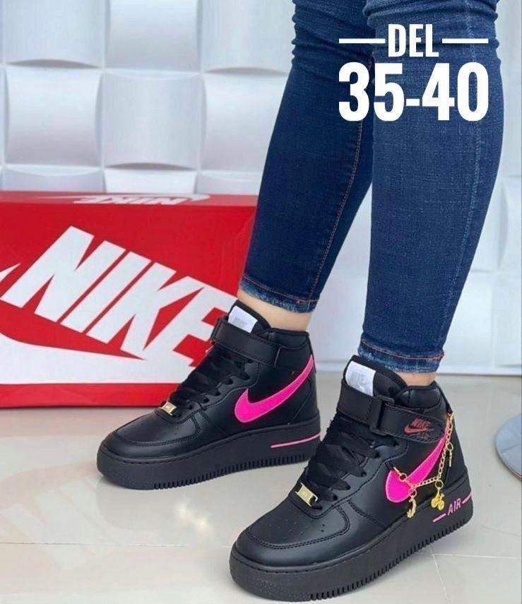 Botas de Mujer con Detalle de Cadena Elegantes y Cómodas